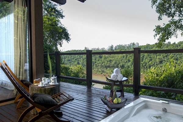 experiencing the power and grandeur of Iguazu Falls