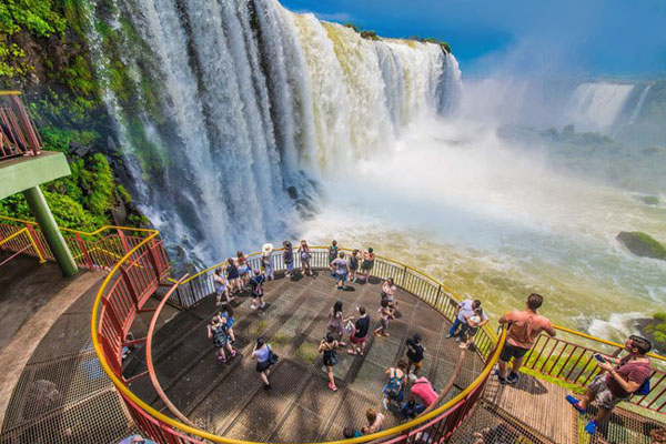 Conexión con la naturaleza en los tours a Iguazú