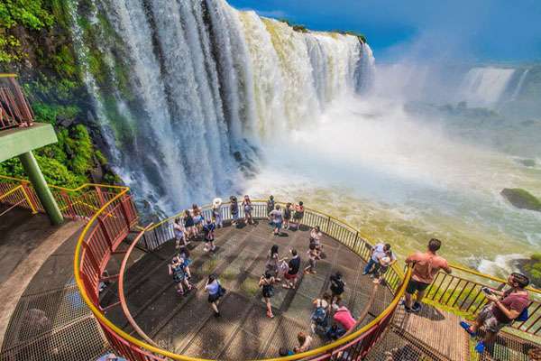 Conexión con la naturaleza en los tours a Iguazú
