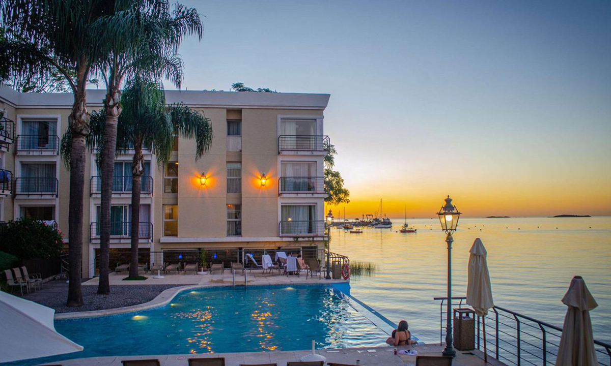 2 Disfrute de un recorrido privado por la ciudad y explore los exclusivos resorts de playa de Punta del Este. Top Tour a Uruguay