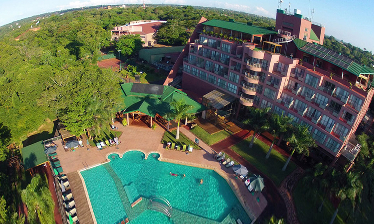 3 Explora las majestuosas Cataratas del Iguazú con lujo, alojándote en el Hotel 5 Estrellas Amerian Portal del Iguazú