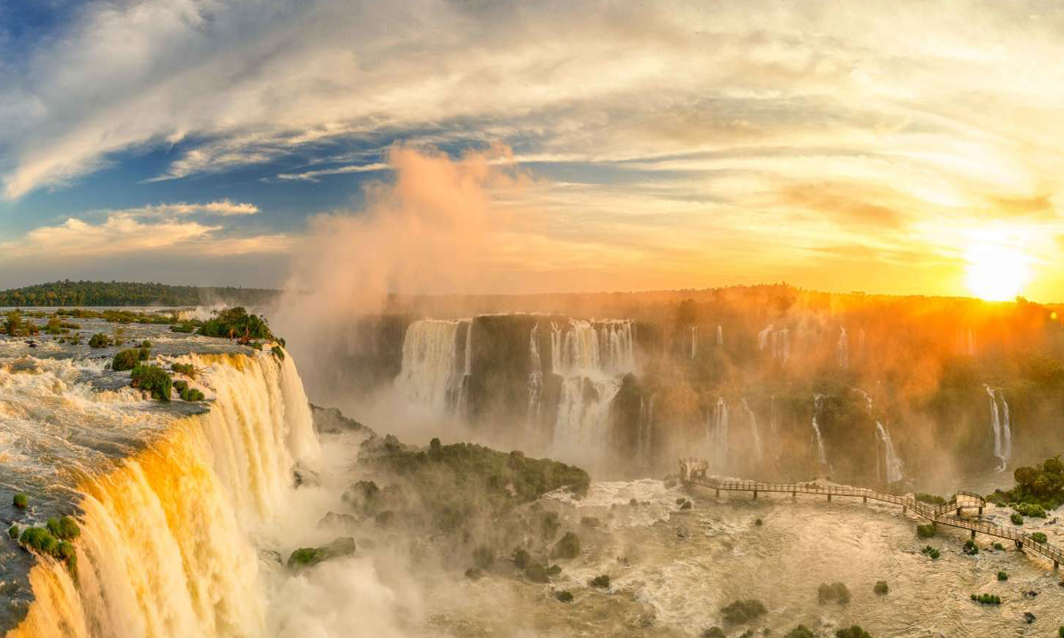 4 Explora las majestuosas Cataratas del Iguazú con lujo, alojándote en el Hotel 5 Estrellas Amerian Portal del Iguazú