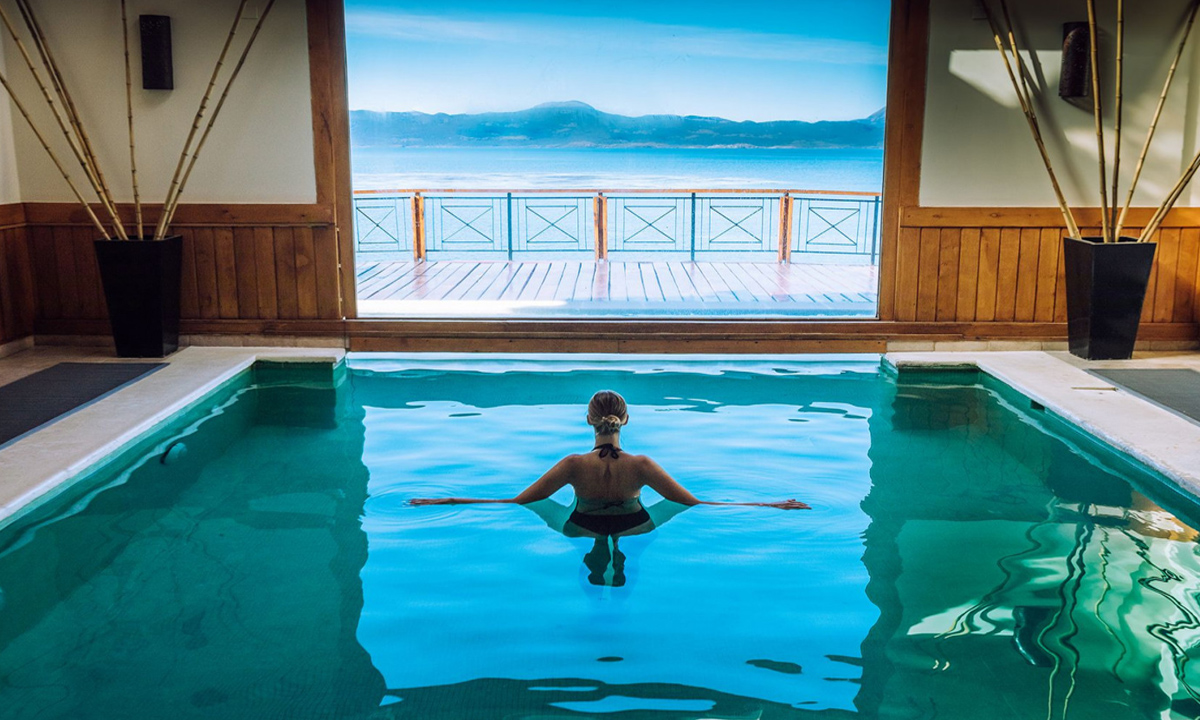 4 Embark on a luxury tour to Ushuaia, Patagonia's southern gem, and indulge in the lavish amenities of 5-star Los Cauquenes Resort