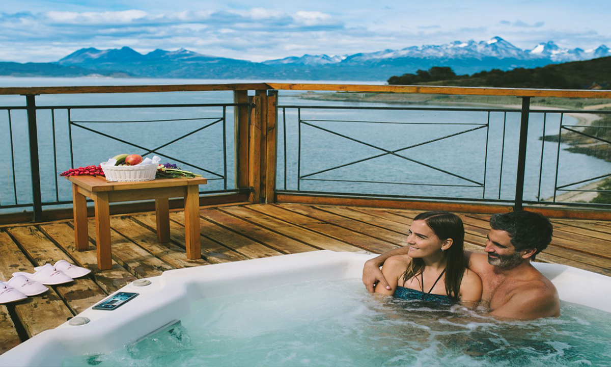 5 Embark on a luxury tour to Ushuaia, Patagonia's southern gem, and indulge in the lavish amenities of 5-star Los Cauquenes Resort