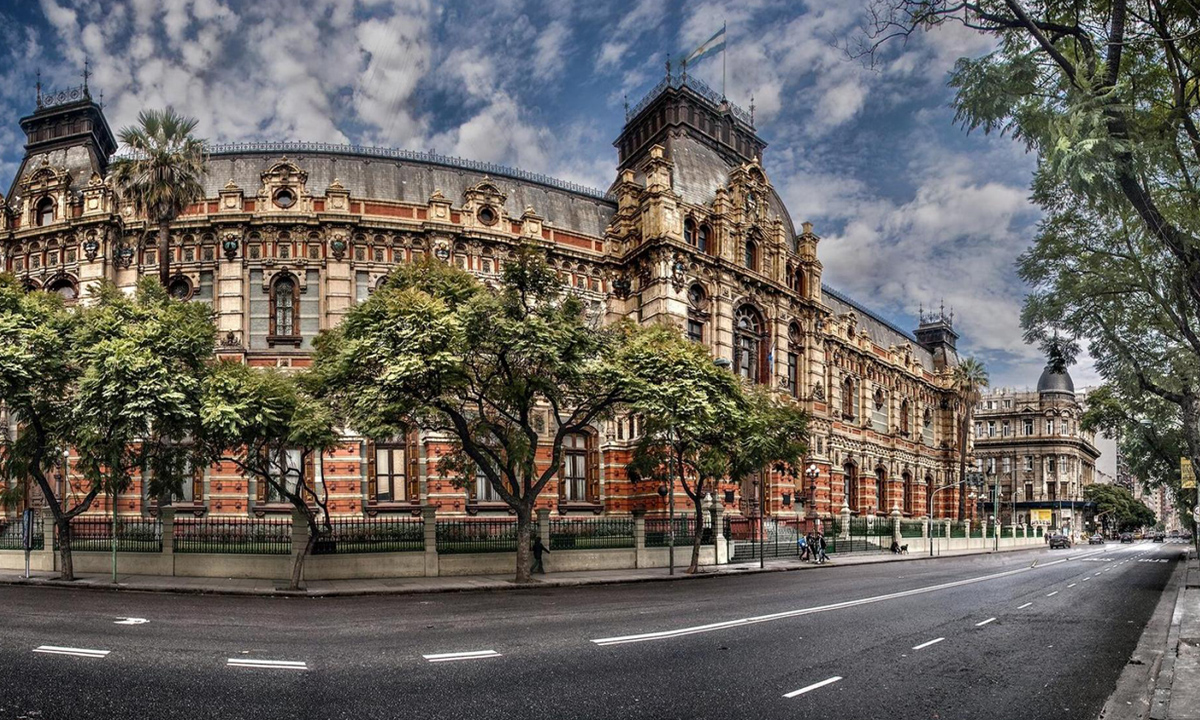 8 Explore Buenos Aires in style with our luxury tour, featuring a stay at the prestigious Alvear Palace Hotel and personalized excursions.